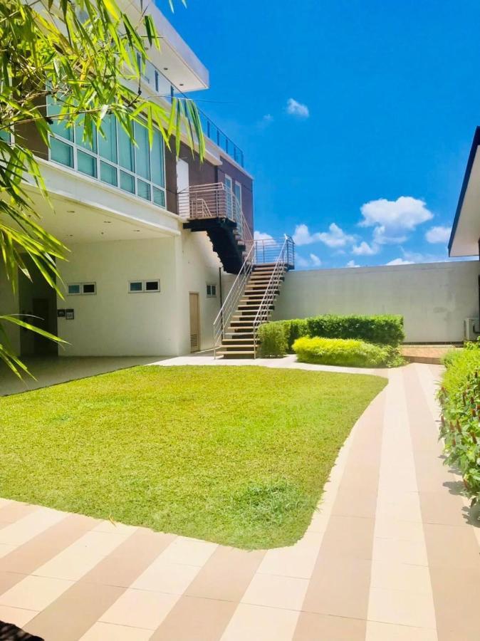 Abreeza Place By Chriza Davao City Exteriör bild